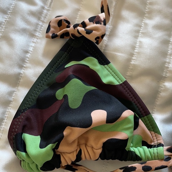 Bikini - Picture 2 of 4